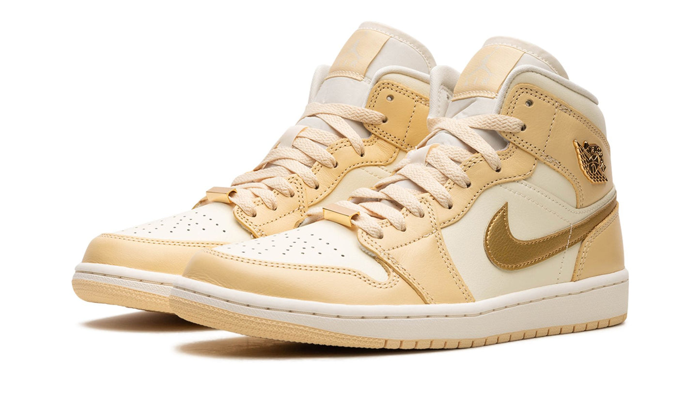 Jordan 1 Mid SE Pale Vanilla Metallic Gold (Women's)