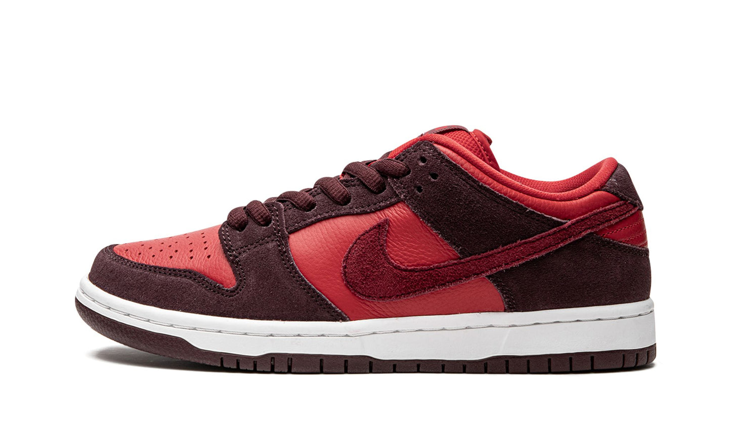 Nike SB Dunk Low Cherry